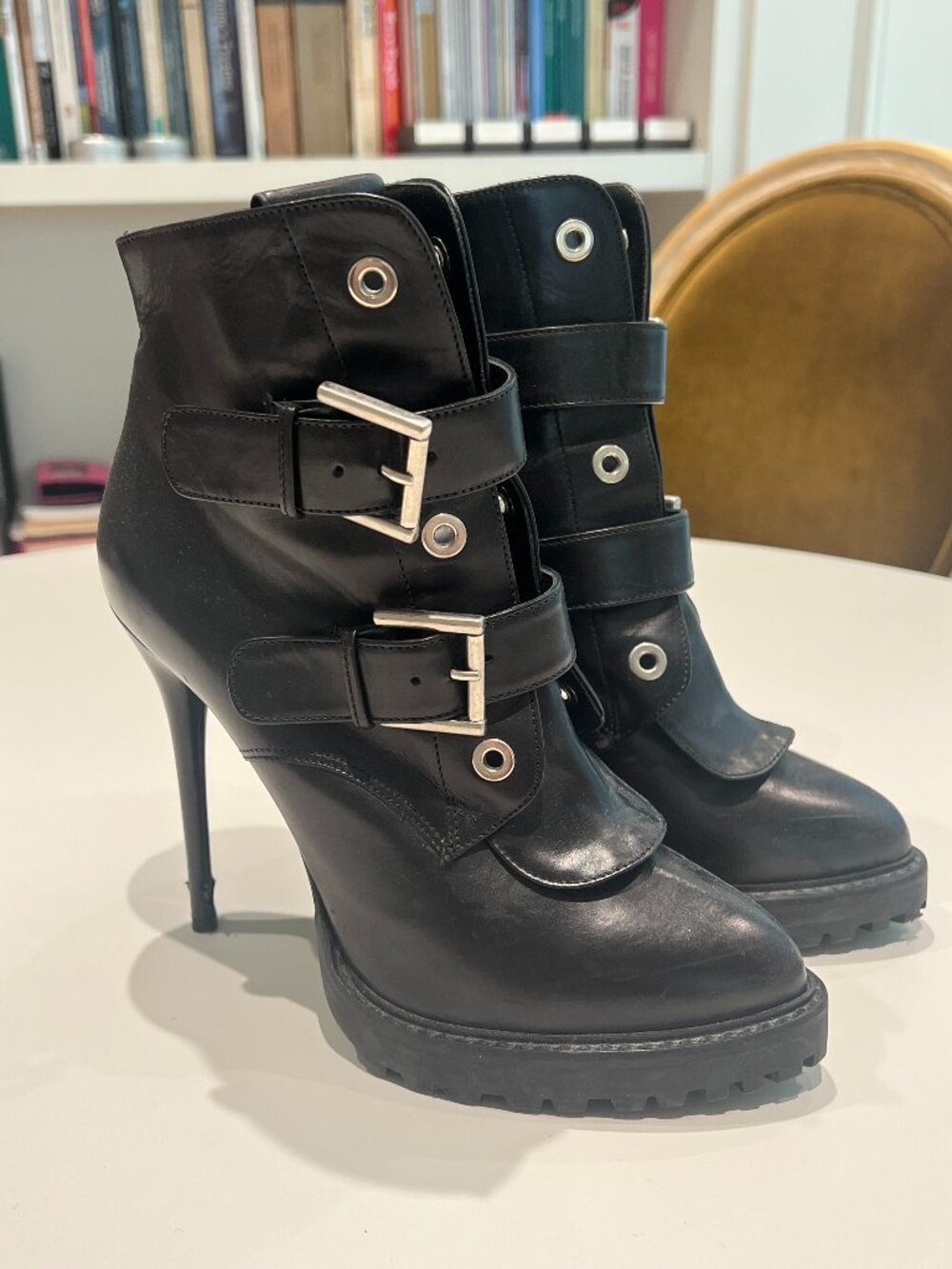 Authentic Alexander McQueen Moto Platform Stiletto Booties Size 9/39